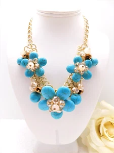 VINTAGE SOUTHWESTERN HOWLITE AND CRYSTAL FLORAL 18" STATEMENT NECKLACE - Picture 1 of 5