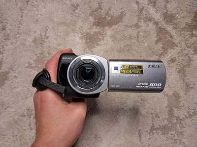 Sony DCR-SR65 Silver 25X Optical Zoom 40GB HDD Handycam Camcorder + Lowepro Bag - Image 1 of 4