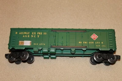 1958-59 LIONEL #6572(b) Railway Express Agcy, Refrig car. Bar end, Used, No box. - Image 1 of 4