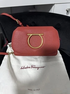 Salvatore Ferragamo crossbody bag Size small Fit With iPhone Promax - Picture 1 of 10