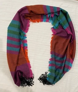 Bufanda a rayas Neiman Marcus 100 % color derecho con flecos 78x22 - Imagen 1 de 6