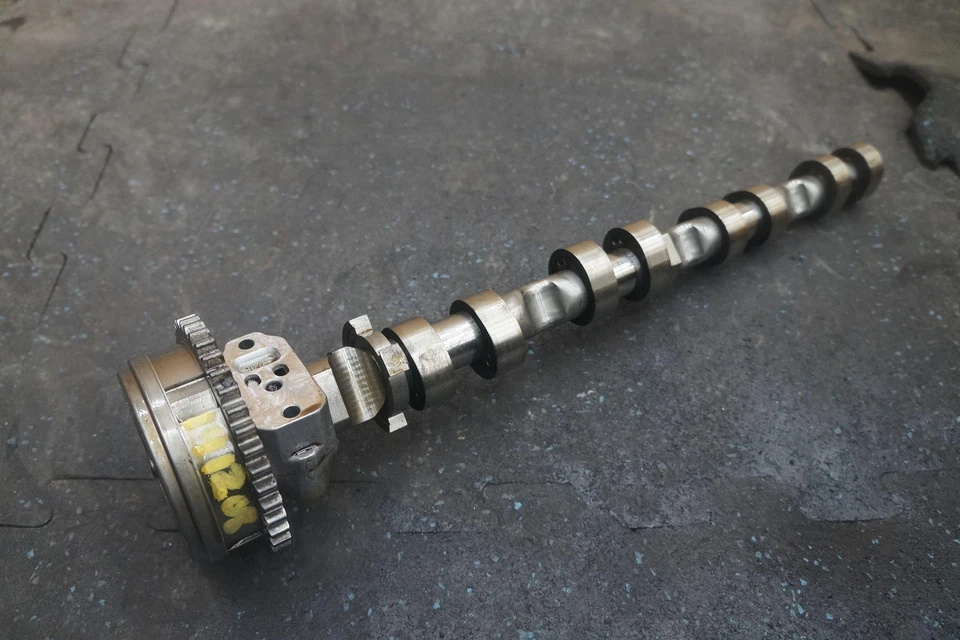 Left Engine Cylinder Head Intake Inlet Camshaft 11318600429 Bmw 750i G12 16-19 - Image 1 of 4