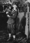 Photographie 5H garçon tenant singe chimpanzé années 1940-50  