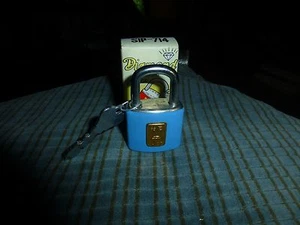 Vintage DIAMOND BRAND 1 1/2" PADLOCK Blue W/ 2 KEYS & BOX Rare Find NOS ! - Picture 1 of 6