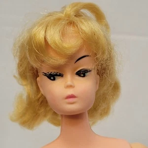 Muñeca Barbie clon vintage pestañas enraizadas círculo torcido cintura hecha en Hong Kong - Imagen 1 de 19