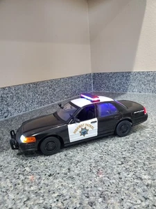 California Highway Patrol  -  Ford Crown Vic w/ All Flashing Lights - Picture 1 of 12