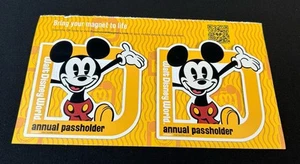 Disney World Jahreskartenetui Mickey Mouse Auto Kühlschrankmagnete 2er Set Neu - Bild 1 von 4