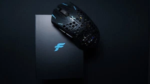Finalmouse ULX Phantom gaming mouse. Size Medium - Photo 1/1