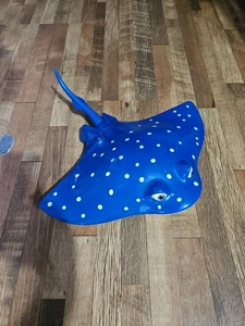 Disney Pixar Mr. Ray Stingray - Estuche de transporte de juguete Finding Nemo 2015 plástico duro - Imagen 1 de 8