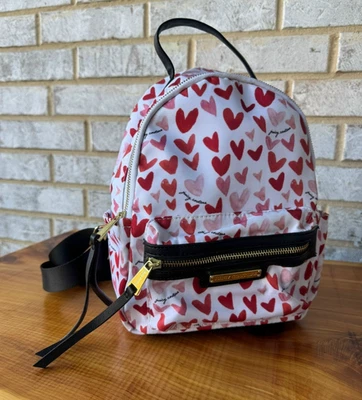 Mini Mochila Juicy Couture Blanca con Corazones Rojos y Rosados. Foto 1 de 4