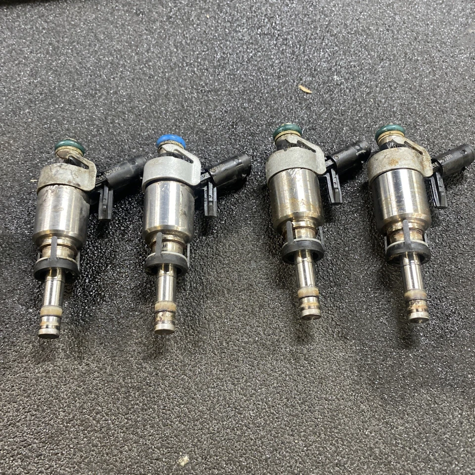 08-17 JUEGO INYECTOR COMBUSTIBLE MOTOR TURBO AUDI A3 A4 A5 A6 Q3 Q5 TT BETLE JETTA 2.0T Foto 1 de 1