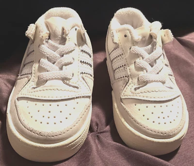 Zapatilla Adidas Forum Low ID6867 para niños pequeños blanca tiza 5k Foto 1 de 4