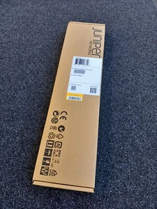 Juniper EX-4PST-RMK - EX / QFX Series 4-post Rack Mount Kit - Neu / NEW - Photo 1/2