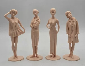 1964 Marx Campus Cuties On The Town 6"~Set Of 4~ Unpainted Cream Figure MCMLXIV - Foto 1 di 22