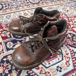 De Colección Dr Doc Martens 8542 Mujeres Inglaterra Gruesas Plataforma Botas Cuero Reino Unido 5 / EE. UU. 7 - Imagen 1 de 8