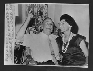 1965 Pressefoto, Casey Stengel New York trifft & Frau Edna zu Hause nach der Operation - Bild 1 von 3