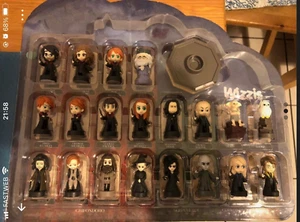 HARRY POTTER Wizzis Collezione COMPLETA Esselunga 2017 Prima Serie con Castello - Foto 1 di 3