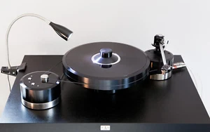 Brinkmann Spyder turntable + 10.5  @ Lotus Hifi - Picture 1 of 4