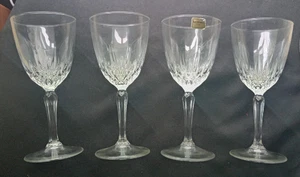 Copas de vino Luminarc cristal diamante 6 3/4" de alto hechas en Francia - Imagen 1 de 10