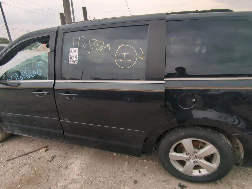 2009-2014 Volkswagen Routan Driver Rear Door Oem R08Y7 - Image 1 of 1