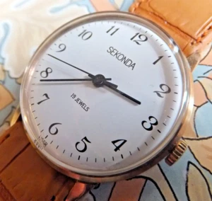 Near Perfect Raketa for Sekonda 34mm 19 Jewel Watch- Working Well - Keeping Time - Picture 1 of 8