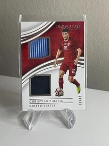 Christian Pulisic/49 MATERIALES DE BRAZALETE 2017 Panini Immaculate BR-CP ROOKIE RC EE. UU. - Imagen 1 de 2