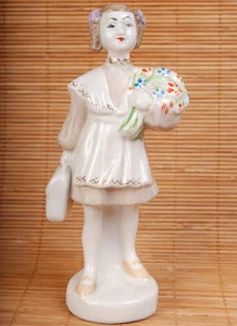 Russian Porcelain Figurine Polonsky ZHK not LFZ - Schoolgirl with bouquet - USSR - Picture 1 of 5