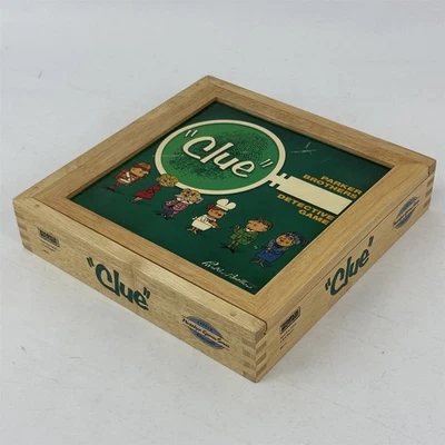 2002 Parker Brothers Clue Detective Juego Caja de Madera Estantería Edición - Imagen 1 de 4