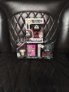  Monogram Squid Game Deluxe Geschenkset Limited Edition 300 Teile SDCC 2023 + Funko - Bild 1 von 7