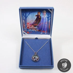 Collar Grabado Colgante Cristal Flotante Bradford Exchange Disney Frozen II - Imagen 1 de 9