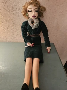 Vintage 28" große Boudoir Puppe, Velours Kleid, Schmuck, Zigarette, "Betty... - Bild 1 von 13
