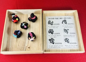 Juego de 5 pelucas de muñeca japonesa hechas a mano kimono tradicional postizos caja de madera de colección - Imagen 1 de 11