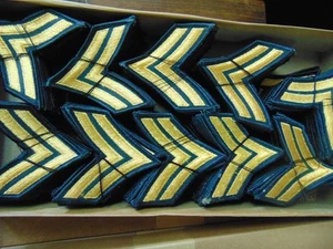 Original Military Surplus 100 Pr Army Corporal E-4 Sew On Chevrons Gold Insignia - Bild 1 von 4