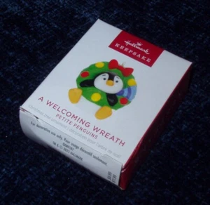 2023 Hallmark A WELCOMING WREATH #8 Petite Penguins Miniature Series Ornament - Picture 1 of 6
