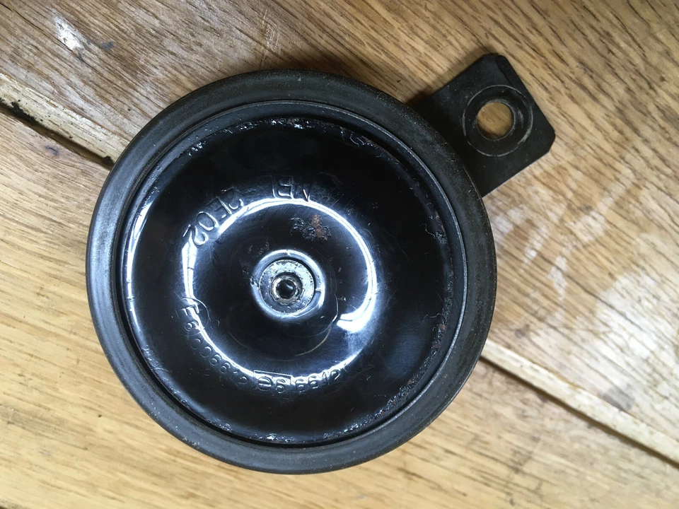 Ducati 900SS 750SS 748 916 996 749 999 ST2 ST4 ST4S etc Horn - Image 1 of 2