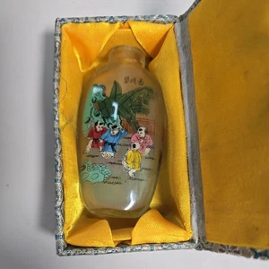 3.5" Chinese Old Beijing Glaze Inside Painting depicting story Snuff Bottle - Picture 1 of 3