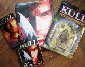 KULL THE CONQUEROR KEVIN SORBO (HERCULES) SIGNED FIGURE PRESS KIT CD & DVD SET - Picture 1 of 9