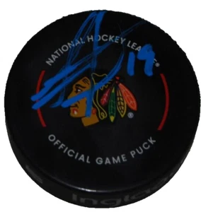 JONATHAN TOEWS signed (CHICAGO BLACKHAWKS) official game puck BECKETT BN71147 - Picture 1 of 2