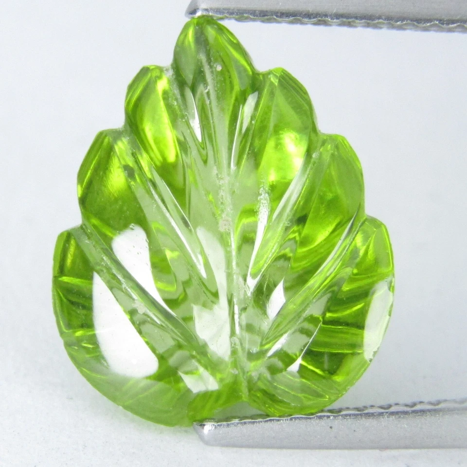 5.80Cts Genuine Natural Green Peridot 13.8x11.7x6.2 Leaf Carving Loose Gemstone - Image 1 of 4