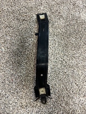 Cadillac Fleetwood Brougham #4 1993-1996 soporte de clip de montaje PN#10277567 Foto 1 de 4