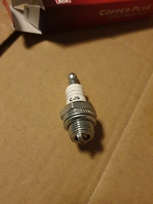 CHAMPION SPARK PLUG CJ6 fits SMALL ENGINES NGK  BOSCH  DENSO  - Image 1 of 3