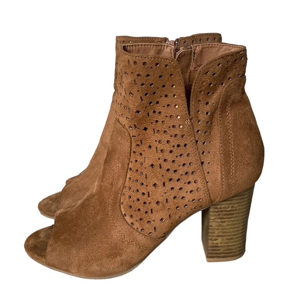 WILD DIVA Salón Talla 7.5 Tostado Imitación Gamuza Punta abierta Tacón Bloque Zapatos al Tobillo Botines Foto 1 de 4
