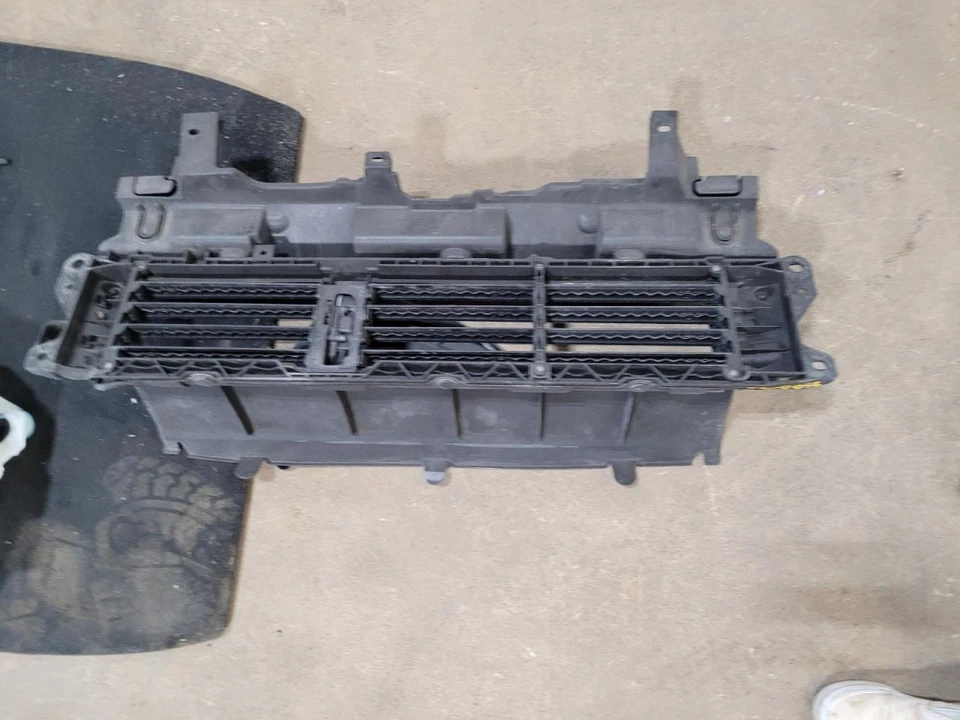 Air Shutter Upper Fits 20-22 CR-V 1996832 Foto 1 de 1