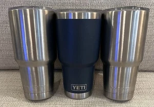 Yeti Bundle Lot 3 Stainless 30 Oz Rambler Tumblers 2 Silver 1 Blue 3 Lids - Picture 1 of 18
