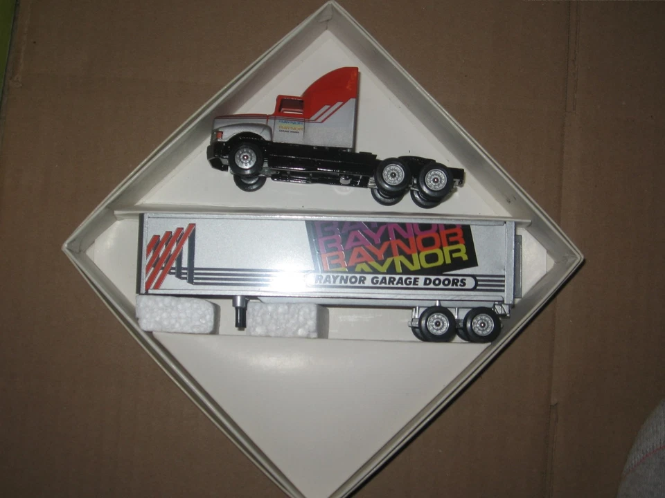 WINROSS 1/64 GAYNOR GARAGE DOORS TRACTOR AND  TRAILER * - Image 1 of 1