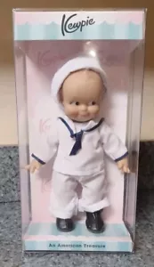 2009 Charisma Brands An American Treasure Sailor Boy Kewpie Puppe in Box - Bild 1 von 8