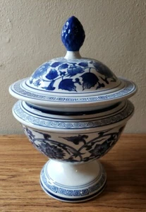 Vintage Bombay Company Blue White Porcelain Urn Ginger Jar w Lid Asian 12” Tall - Picture 1 of 5