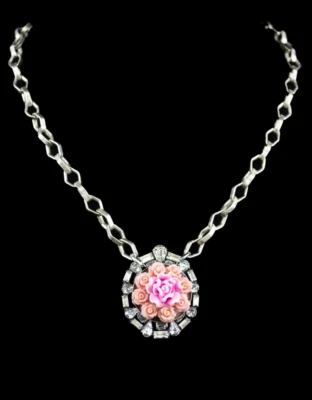 Collar Cristal Colgante Cadena Floral DANNIJO · Ajustable Foto 1 de 3