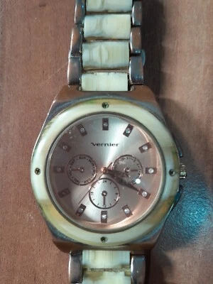 Reloj Vernier vintage con detalles de cristal para mujer fondo de caja de acero inoxidable Foto 1 de 4