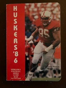 1986 NEBRASKA CORNHUSKERS COLLEGE FOOTBALL MEDIA GUIDE - Picture 1 of 2